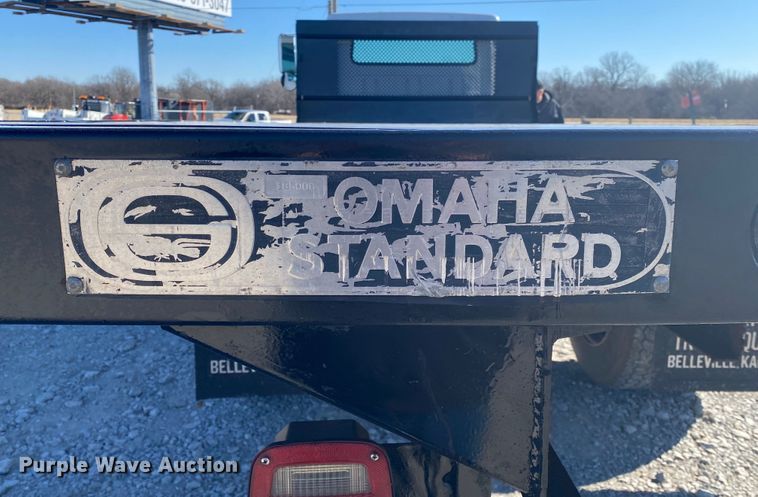 image for item JN9165 1999 International 4700  flatbed truck