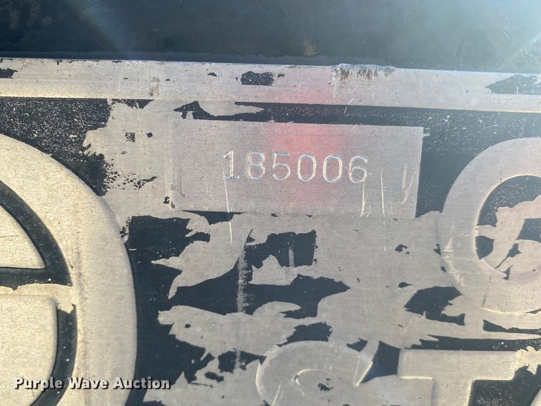 image for item JN9165 1999 International 4700  flatbed truck