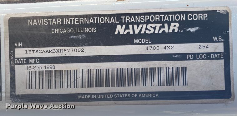 image for item JN9165 1999 International 4700  flatbed truck