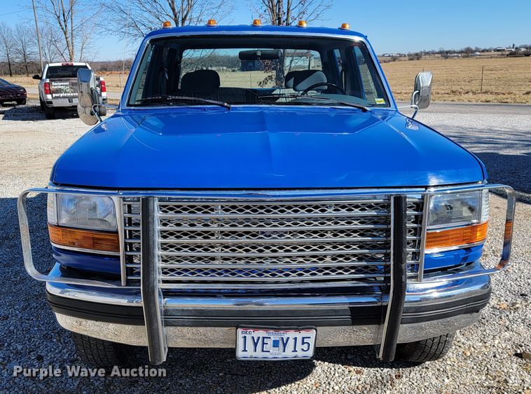 image for item JP9037 1993 Ford F350  Crew Cab pickup truck