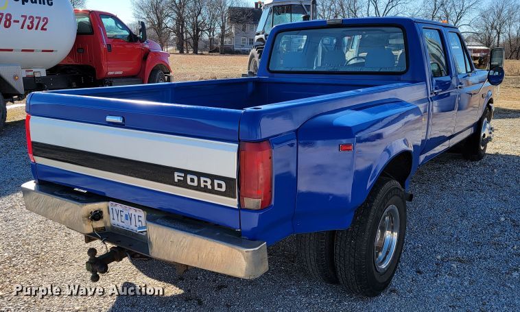 image for item JP9037 1993 Ford F350  Crew Cab pickup truck