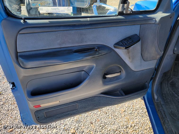 image for item JP9037 1993 Ford F350  Crew Cab pickup truck