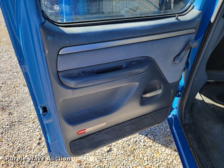 image for item JP9037 1993 Ford F350  Crew Cab pickup truck