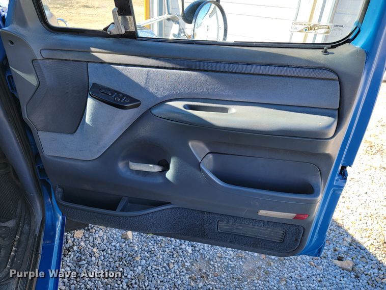 image for item JP9037 1993 Ford F350  Crew Cab pickup truck