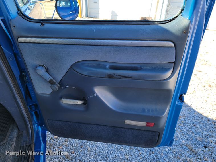 image for item JP9037 1993 Ford F350  Crew Cab pickup truck