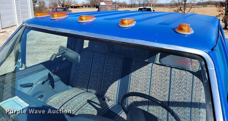 image for item JP9037 1993 Ford F350  Crew Cab pickup truck