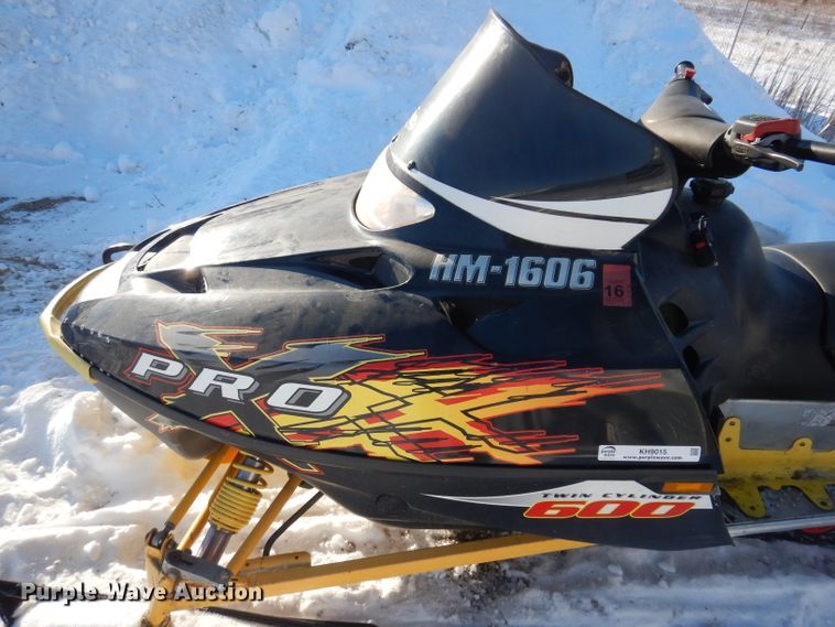 image for item KH9015 2002 Polaris Pro 600 Edge XC  snowmobile