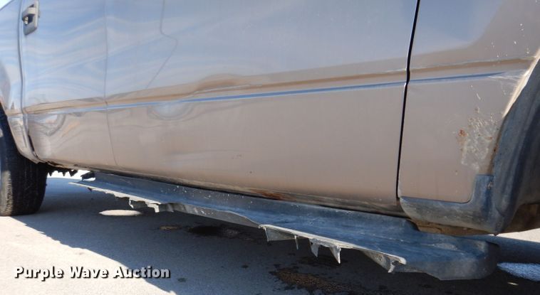 image for item KH9026 2004 Ford F-150  SuperCrew pickup truck