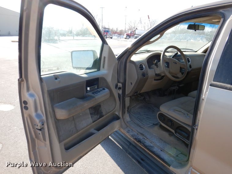 image for item KH9026 2004 Ford F-150  SuperCrew pickup truck