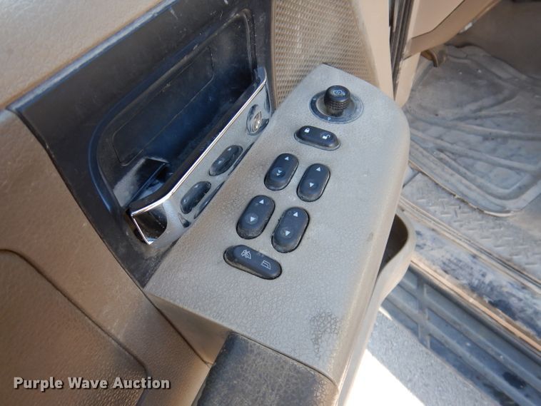 image for item KH9026 2004 Ford F-150  SuperCrew pickup truck