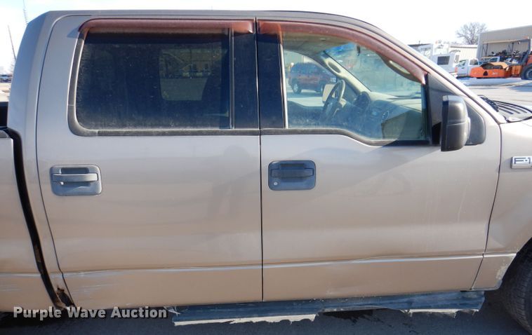 image for item KH9026 2004 Ford F-150  SuperCrew pickup truck