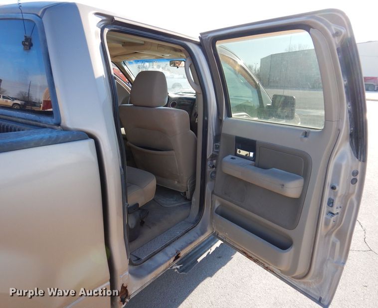 image for item KH9026 2004 Ford F-150  SuperCrew pickup truck