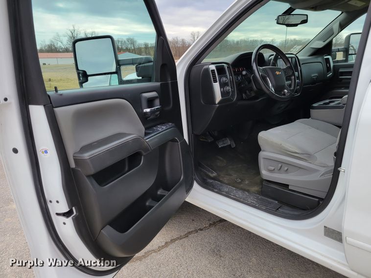 image for item KH9828 2017 Chevrolet Silverado 1500  Double Cab pickup truck