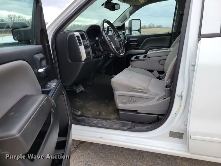 image for item KH9828 2017 Chevrolet Silverado 1500  Double Cab pickup truck