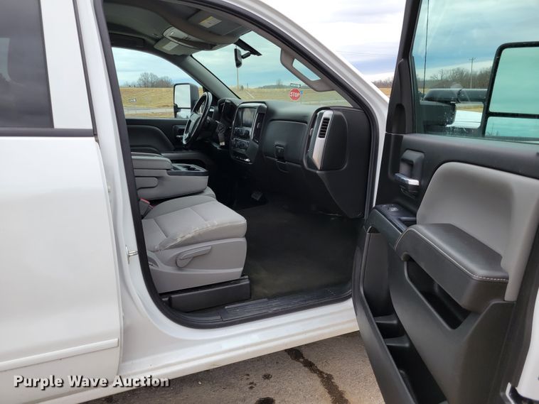 image for item KH9828 2017 Chevrolet Silverado 1500  Double Cab pickup truck