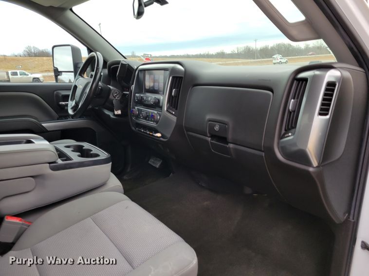 image for item KH9828 2017 Chevrolet Silverado 1500  Double Cab pickup truck