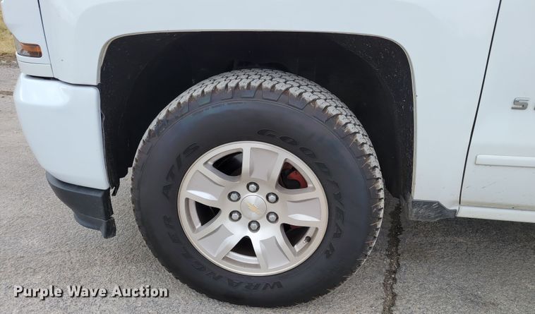 image for item KH9828 2017 Chevrolet Silverado 1500  Double Cab pickup truck