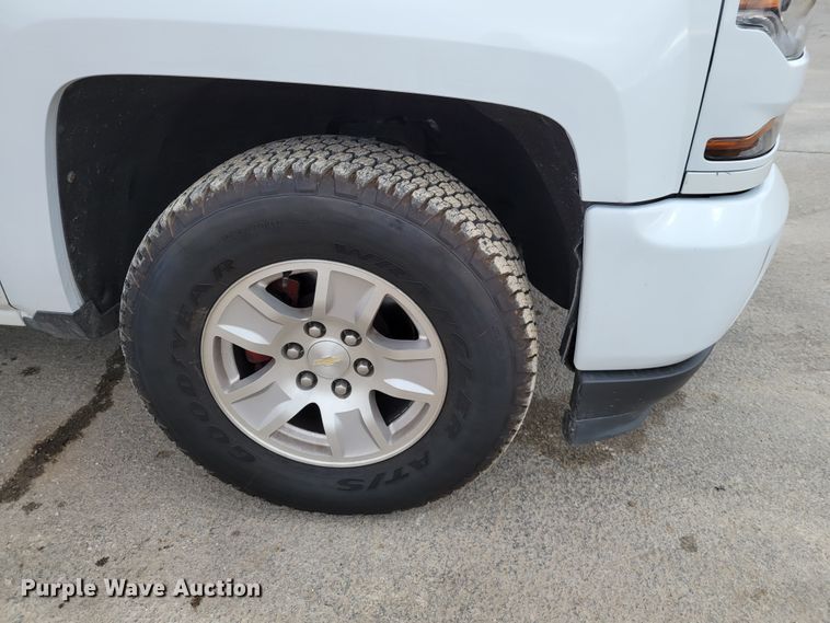 image for item KH9828 2017 Chevrolet Silverado 1500  Double Cab pickup truck