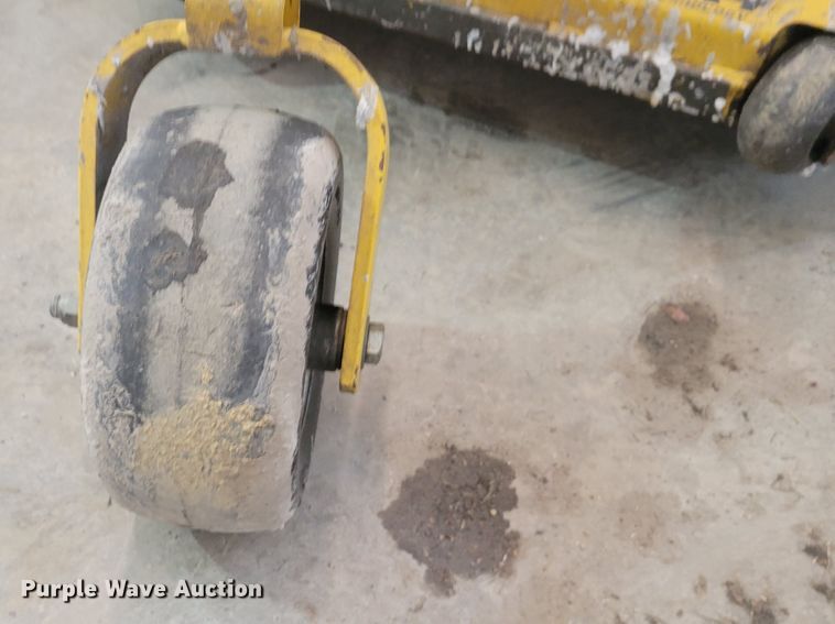 image for item KH9846 2014 Hustler  ZTR lawn mower