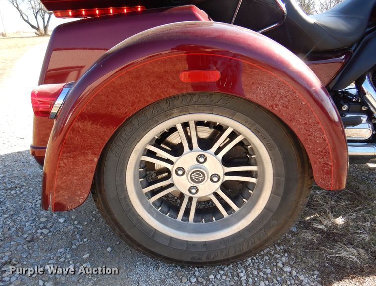 image for item KJ9511 2015 Harley Davidson Tri-Glide Ultra Classic  motorcycle