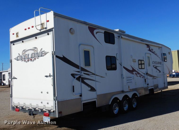 image for item KJ9512 2007 Heartland Cyclone  toy hauler camper