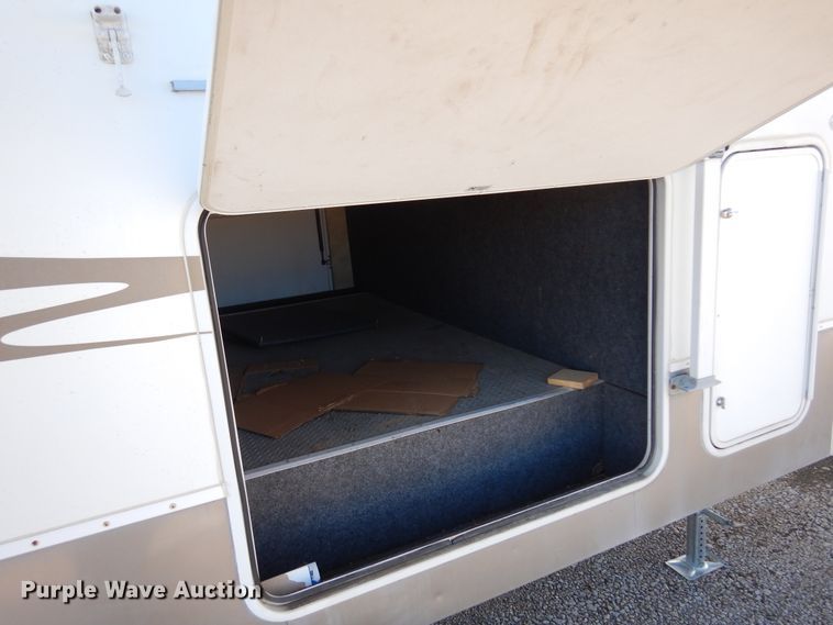 image for item KJ9512 2007 Heartland Cyclone  toy hauler camper