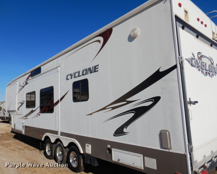 image for item KJ9512 2007 Heartland Cyclone  toy hauler camper