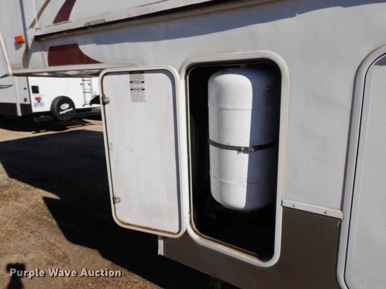 image for item KJ9512 2007 Heartland Cyclone  toy hauler camper