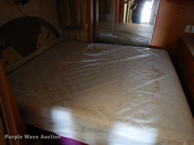 image for item KJ9512 2007 Heartland Cyclone  toy hauler camper