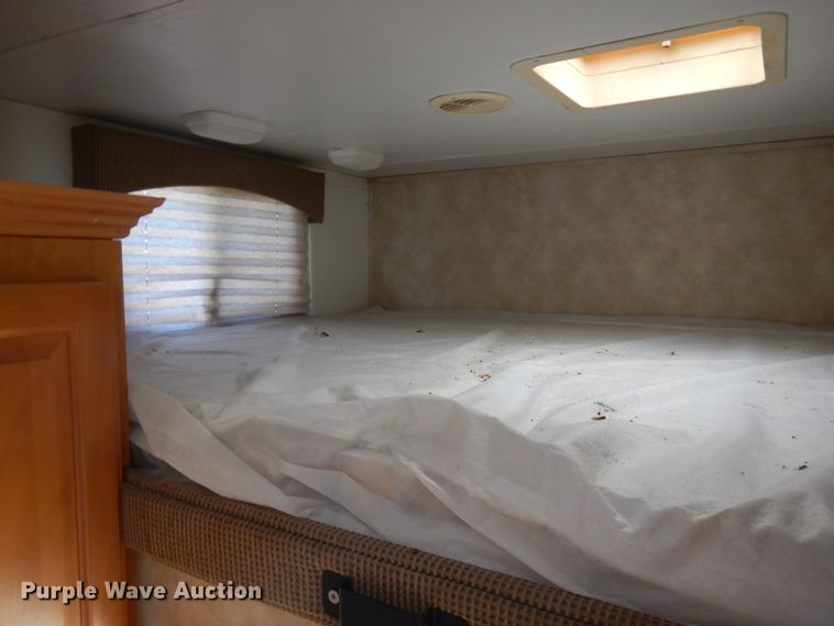 image for item KJ9512 2007 Heartland Cyclone  toy hauler camper