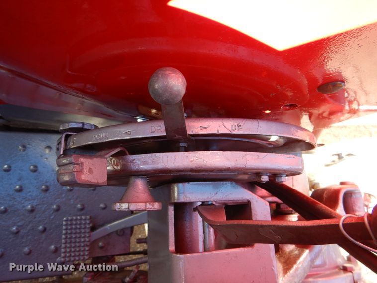 image for item KQ9594 1979 Massey Ferguson 265  tractor