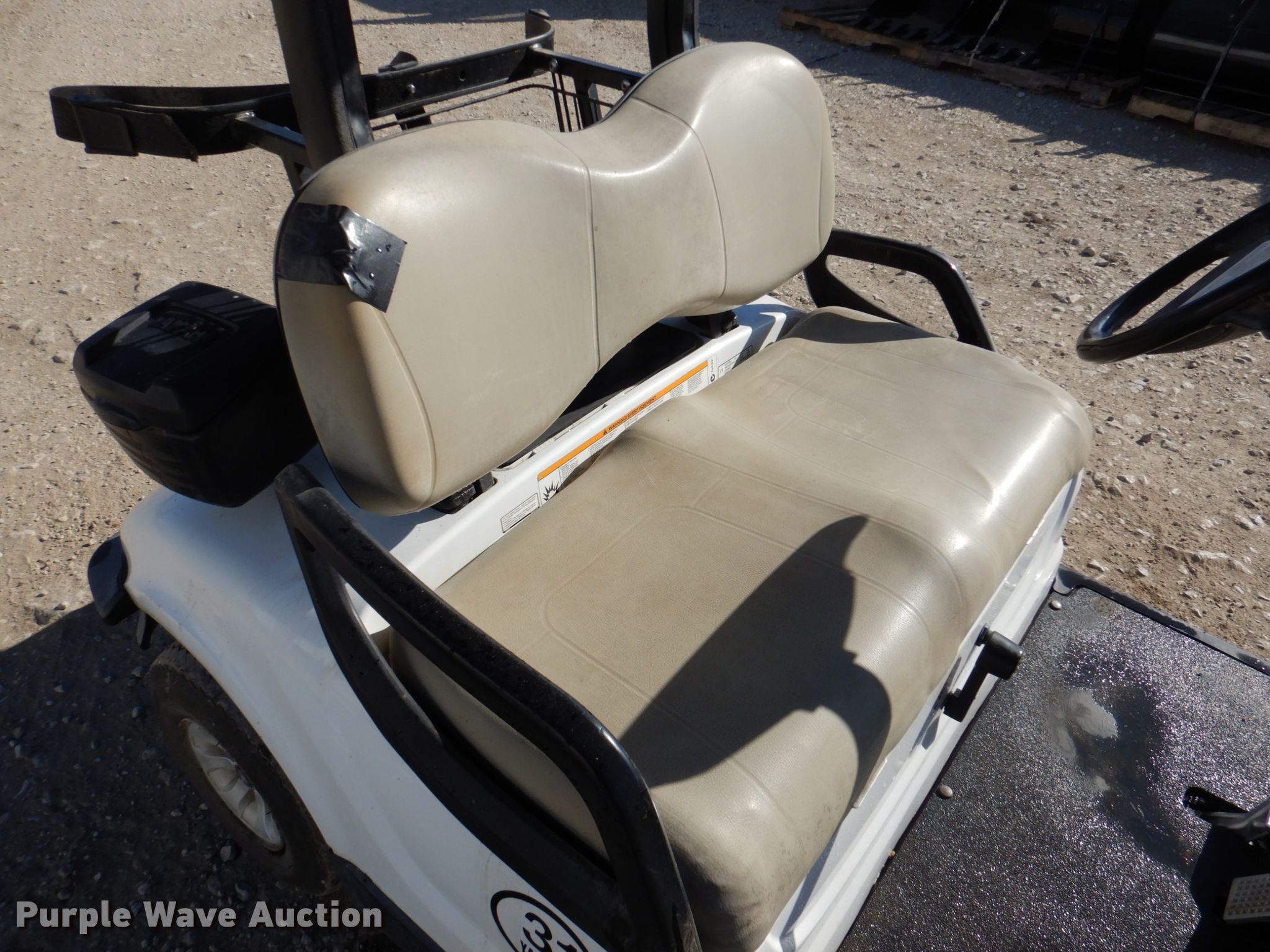 2007 Yamaha YDRA golf cart in Paola, KS Item DN2711 sold Purple Wave