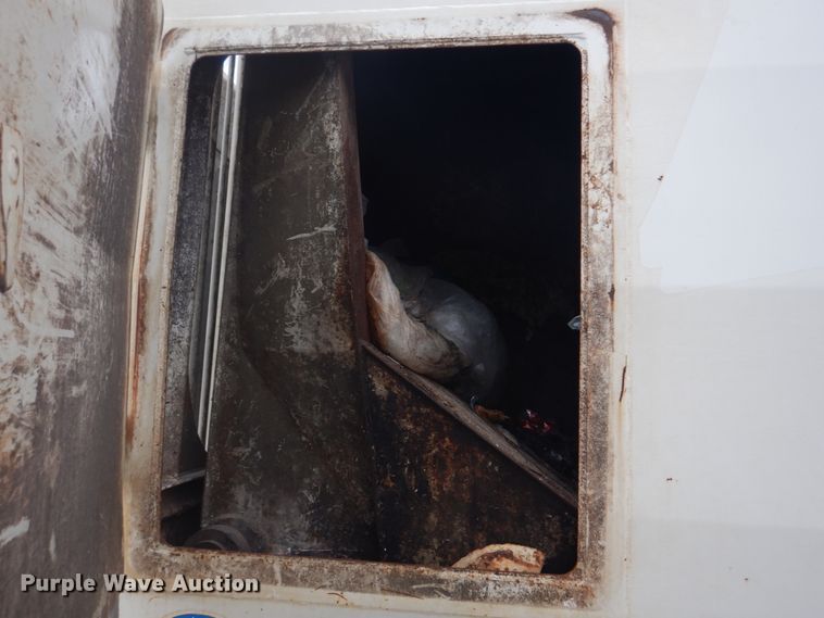 image for item DH8126 2000 Kenworth T300  refuse truck