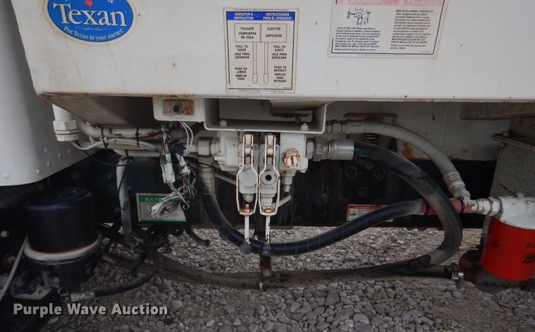 image for item DH8126 2000 Kenworth T300  refuse truck