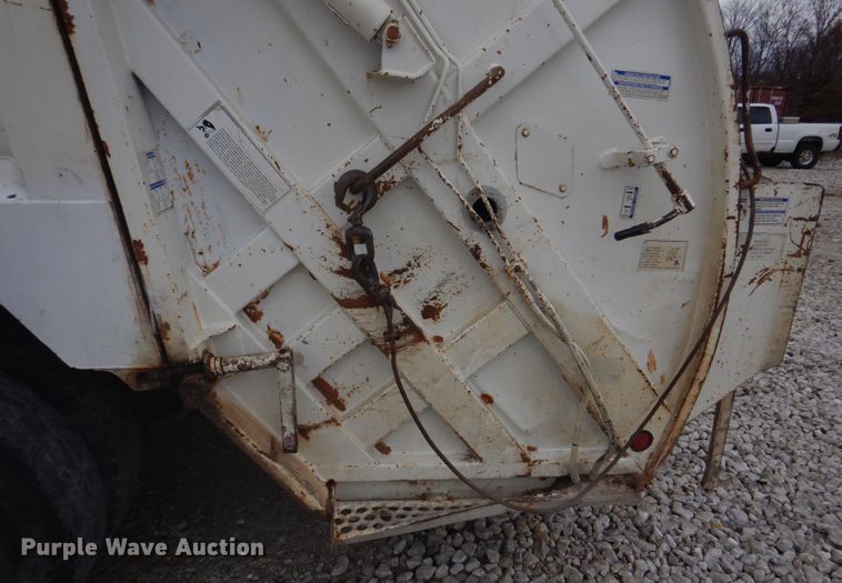 image for item DH8126 2000 Kenworth T300  refuse truck