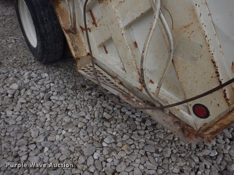 image for item DH8126 2000 Kenworth T300  refuse truck