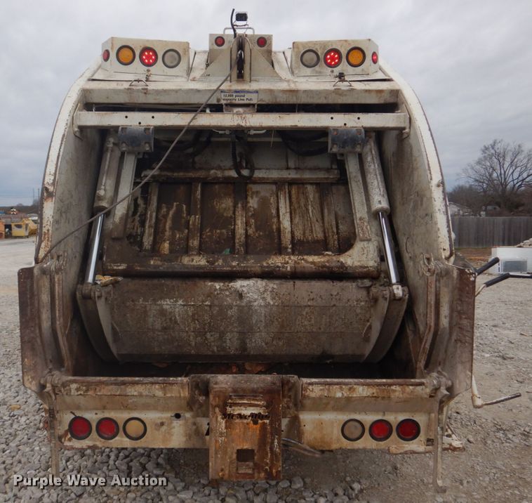 image for item DH8126 2000 Kenworth T300  refuse truck