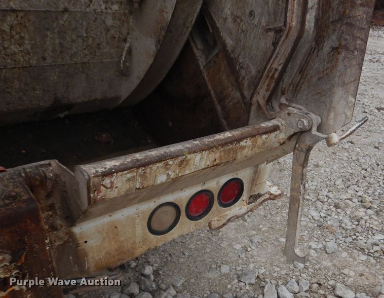 image for item DH8126 2000 Kenworth T300  refuse truck