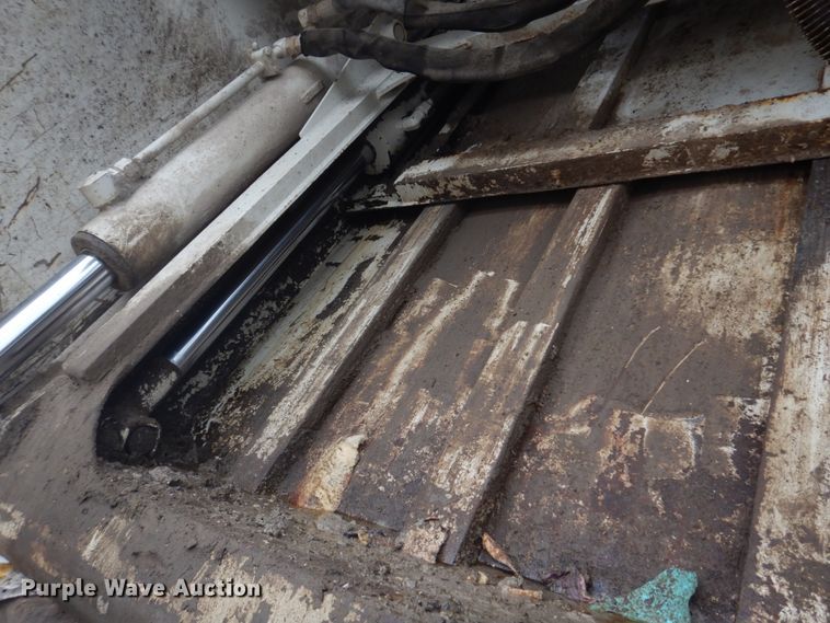 image for item DH8126 2000 Kenworth T300  refuse truck