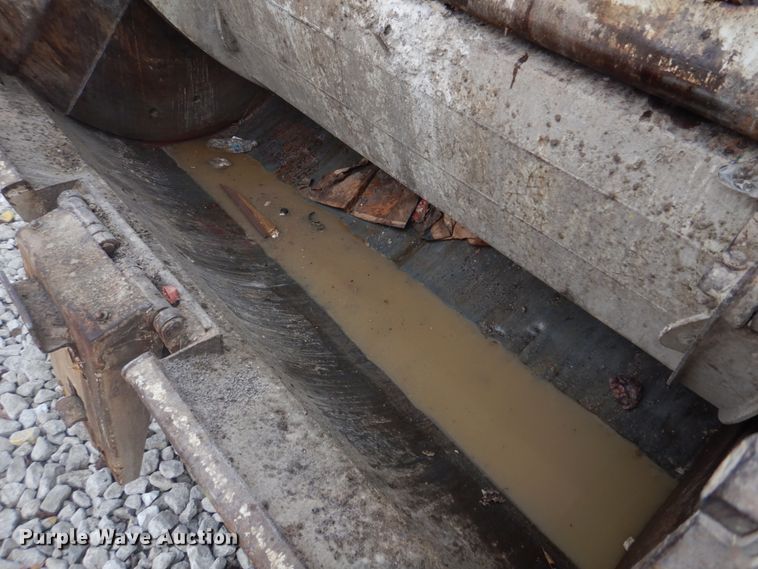 image for item DH8126 2000 Kenworth T300  refuse truck