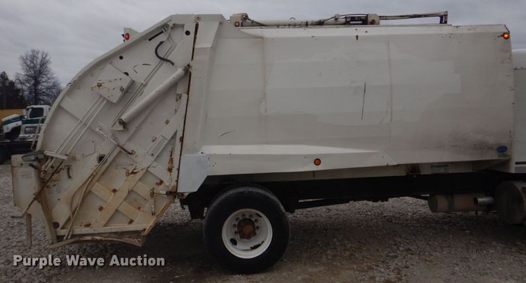 image for item DH8126 2000 Kenworth T300  refuse truck