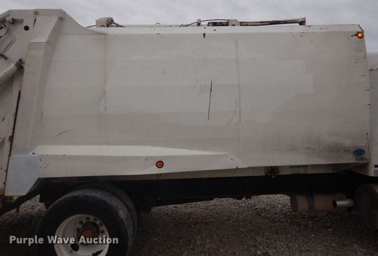 image for item DH8126 2000 Kenworth T300  refuse truck