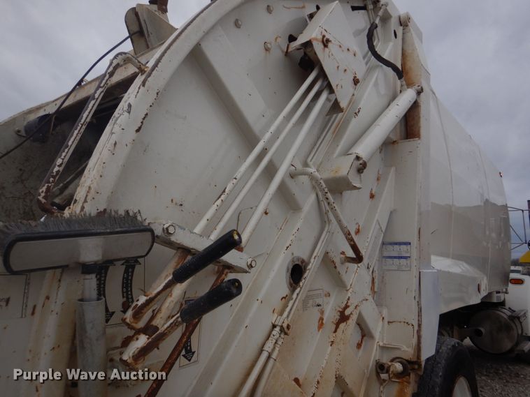 image for item DH8126 2000 Kenworth T300  refuse truck