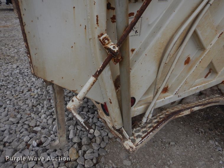 image for item DH8126 2000 Kenworth T300  refuse truck