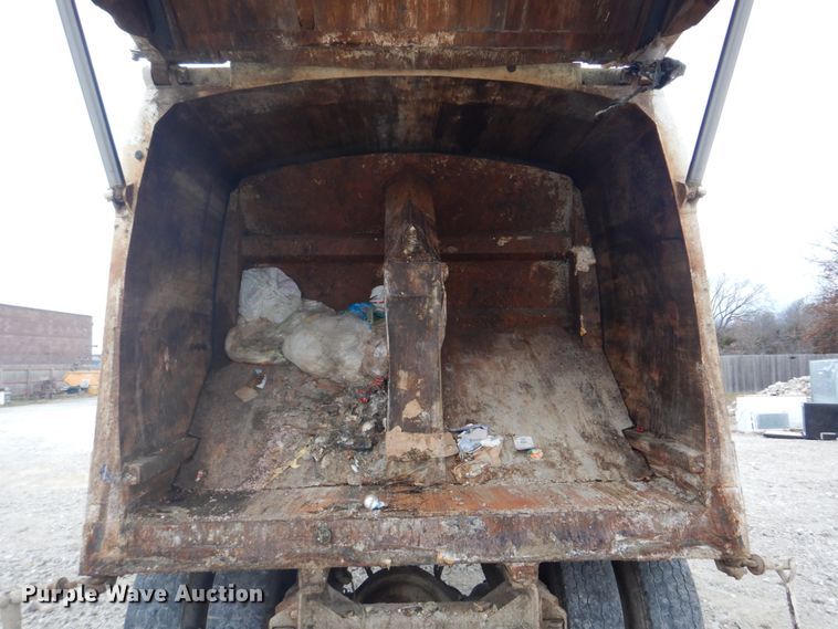 image for item DH8126 2000 Kenworth T300  refuse truck