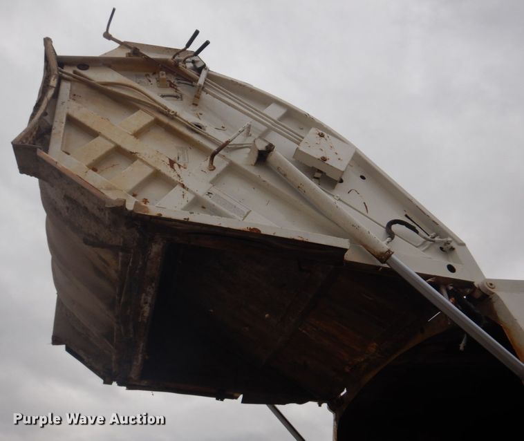 image for item DH8126 2000 Kenworth T300  refuse truck