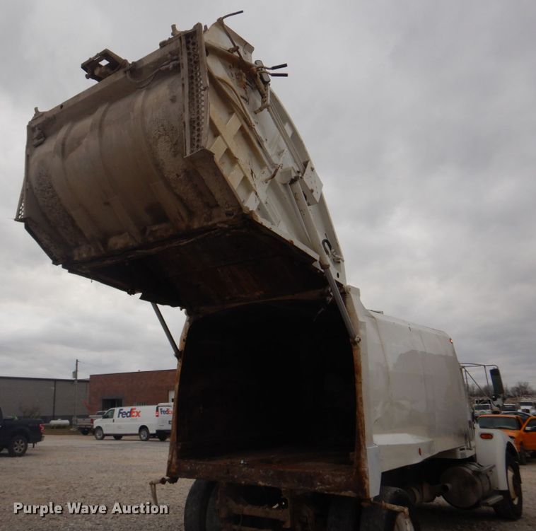 image for item DH8126 2000 Kenworth T300  refuse truck