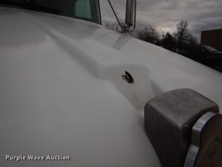 image for item DH8126 2000 Kenworth T300  refuse truck