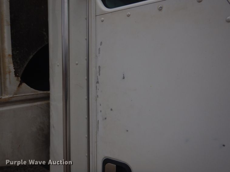 image for item DH8126 2000 Kenworth T300  refuse truck