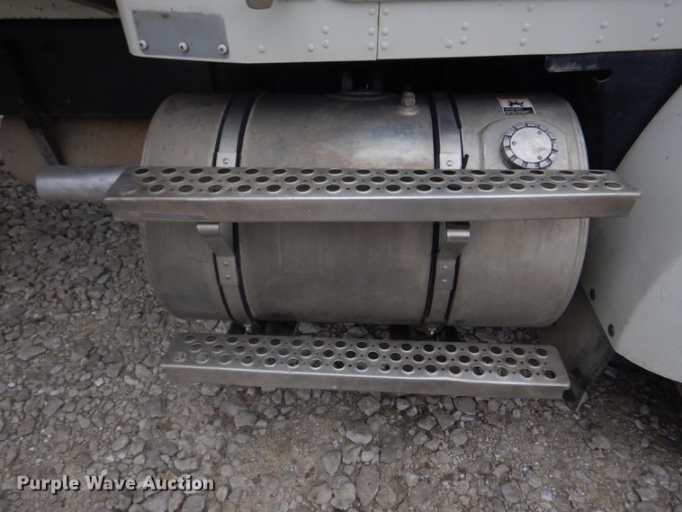 image for item DH8126 2000 Kenworth T300  refuse truck